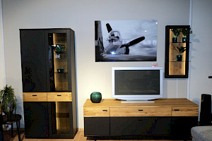 Wohnwand in Lack schwarzgrau/Wildeiche geölt