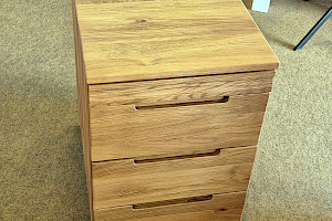 Massivholz-Rollcontainer mit Materialauszug + 3 SK