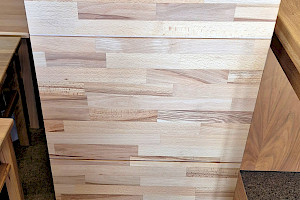 Massivholz-Schuhschrank mit Glasplatte