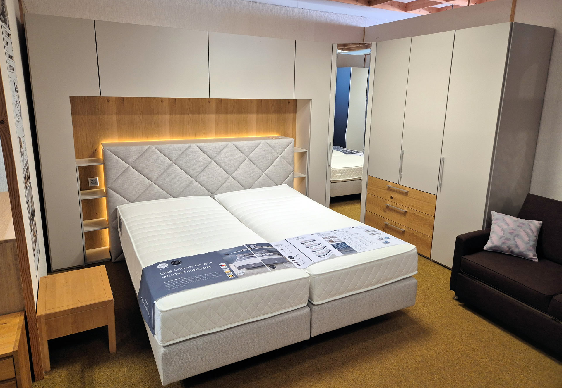 Schlafzimmer inklusive Boxspringbett