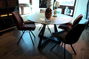 H&H Ridgefield Esstisch in organischer Form