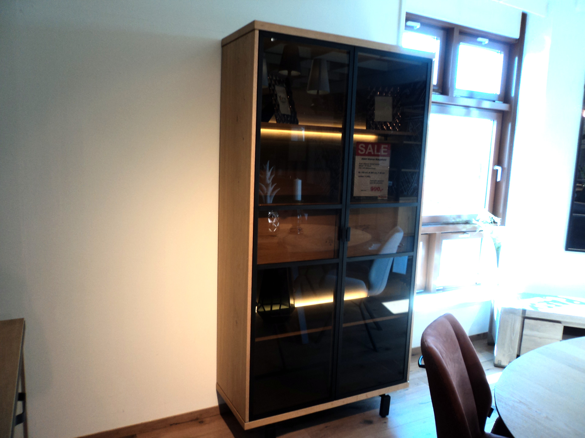 H&H Ridgefield Vitrine