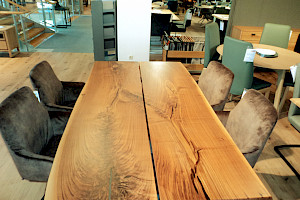 Vollmassiver Nußbaum Esstisch der Fa. Wimmer